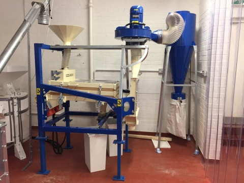 Compact Vibrating Screen Cleaners 5