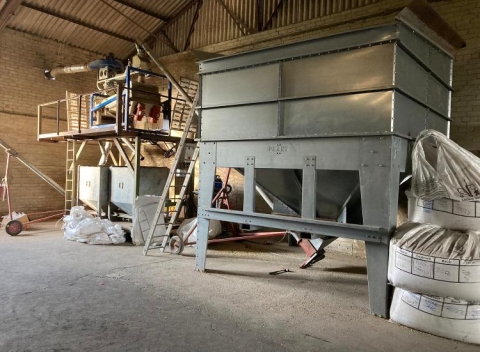 Compact Vibrating Screen Cleaners 3