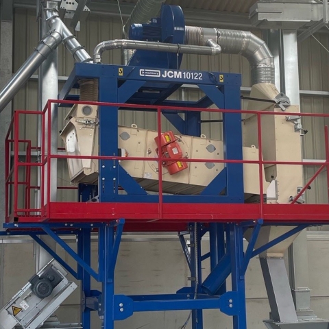 Vibrating Screen Cleaners